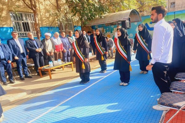 زنگ صلح  و دوستی در دومین روز از سال تحصیلی در مدرسه شاهد ائمه اطهار پاکدشت نواخته شد 