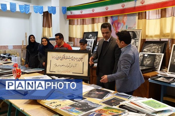بازدید رئیس آموزش و پرورش شهرستان قدس از داوری آثار جشنواره فرهنگی هنری فردا و پرسش مهر