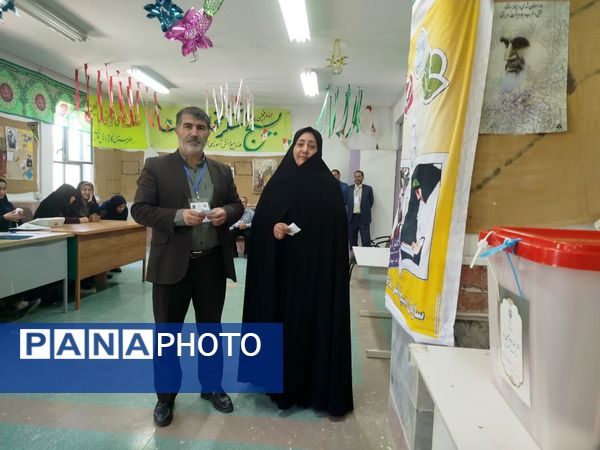 مردم شهرستان فاروج همدل و یکصدا پای صندوق‌های رأی 