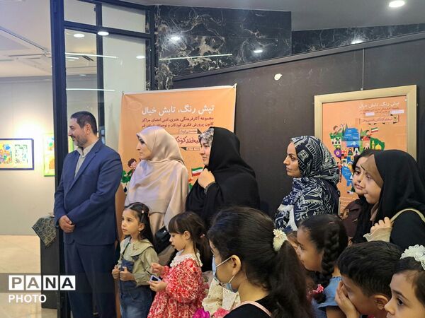 نمایشگاه آثار هنری اعضای کانون پرورش فکری کودکان و نوجوانان قم در مجموعه کتاب سرو