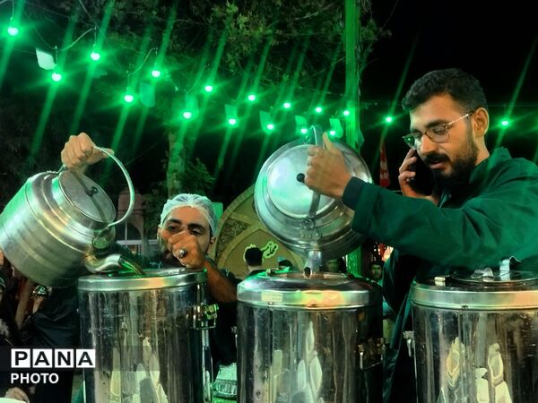 میزبانی در مسیر اجتماعات؛ فعالیت چایخانه حضرت زهرا (س)