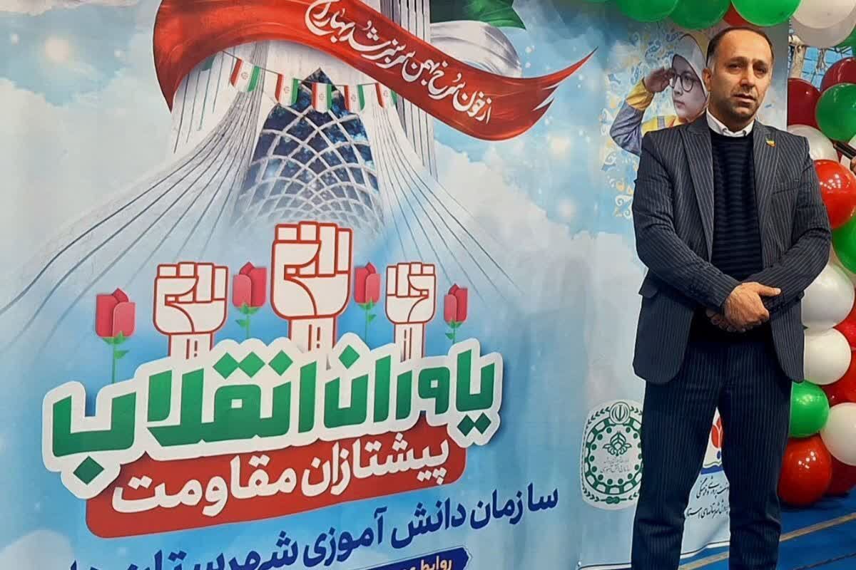 ۳۰۰ دانش‌آموز ورامینی در همایش یاوران انقلاب حضور یافتند