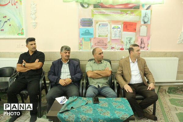 تأکید مدیر آموزش‌وپرورش فیروزکوه بر نقش راهبردی انجمن اولیا و مربیان در نشست دبستان نجمه