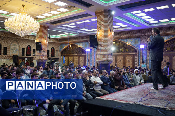 گردهمایی بزرگ ارکان هیات‌های دانش‌آموزی مدارس شهر تهران در حسینیه عشاق 