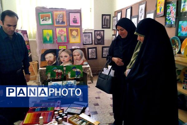 برگزاری جشنواره هفته مشاغل در هنرستان کوثر قیامدشت ری یک