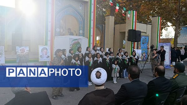 غبارروبی و عطرافشانی گلزار مطهر شهدا در نیشابور 