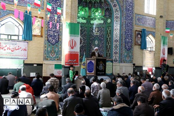 حضور فرهنگیان مردم روزه دار و متدین در نمازجمعه شهرستان ملارد