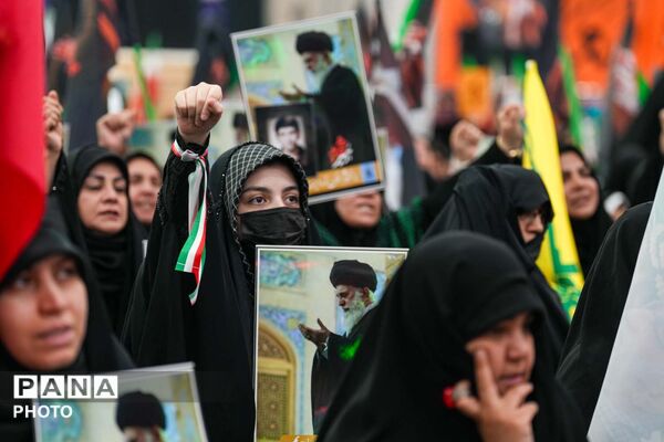 اجتماع بانوان انقلابی به مناسبت چهلم قائد امت و شهدای میناب در مسجد جمکران 