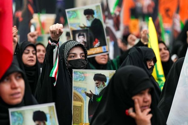 اجتماع بانوان انقلابی به مناسبت چهلم قائد امت و شهدای میناب در مسجد جمکران 