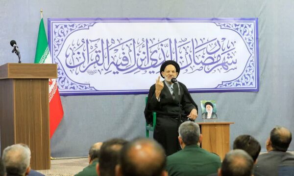 دیدار مدیرکل و کارکنان بنیاد شهید و امور ایثارگران خراسان جنوبی با نماینده ولی فقیه
