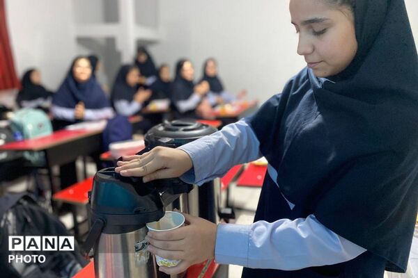 رقابت خلاقانه دانش‌ آموزان پایه هشتم  دبیرستان نگین دانش در مسیر یادگیری نوین