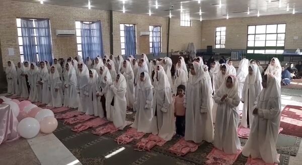 طلیعه بندگی «جشن تکلیف» دختران آموزشگاه نوریه جیرفت