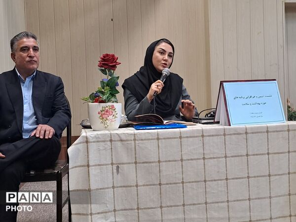 نخستین نشست هم‌اندیشی مراقبین سلامت منطقه ۱۰ تهرا‌ن در سال تحصیلی جدید