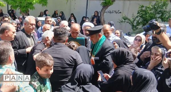 پرچم حرم رضوی؛ محمدشهر را متبرک کرد
