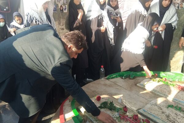 مراسم غبار‌روبی مزار شهدای گمنام در ناحیه دو شهرری 