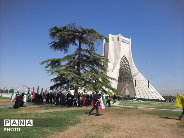 وداع باشکوه ملت با رهبر انقلاب و تشییع پیکر پاک و مطهر ایشان