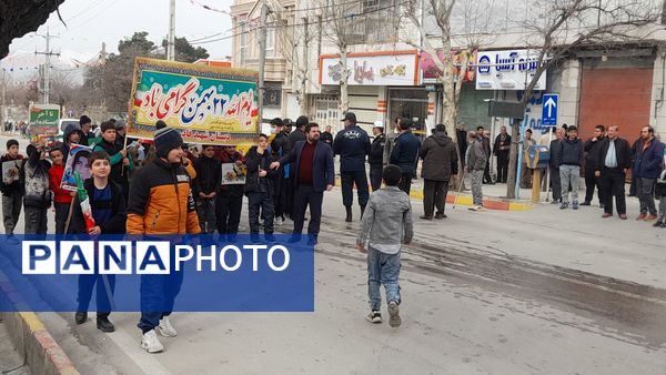 حضور پرشور مردم اسدآباد در راهپیمایی 22 بهمن