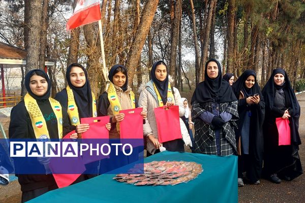 برگزاری اردوی تمشک با حضور دانش‌آموزان ناحیه یک شهرری در کانون امام خمینی(ره)