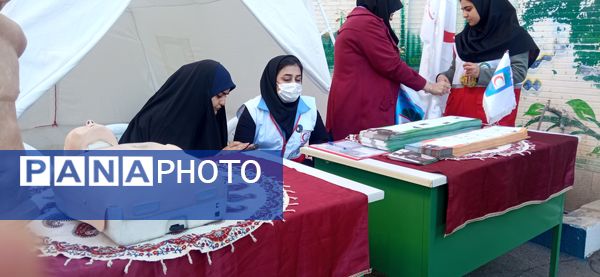 نواخته شدن بیست و ششمین زنگ نمادین استانی مانور زلزله در مدرسه شاهد ظهور آموزش و پرورش ناحیه یک