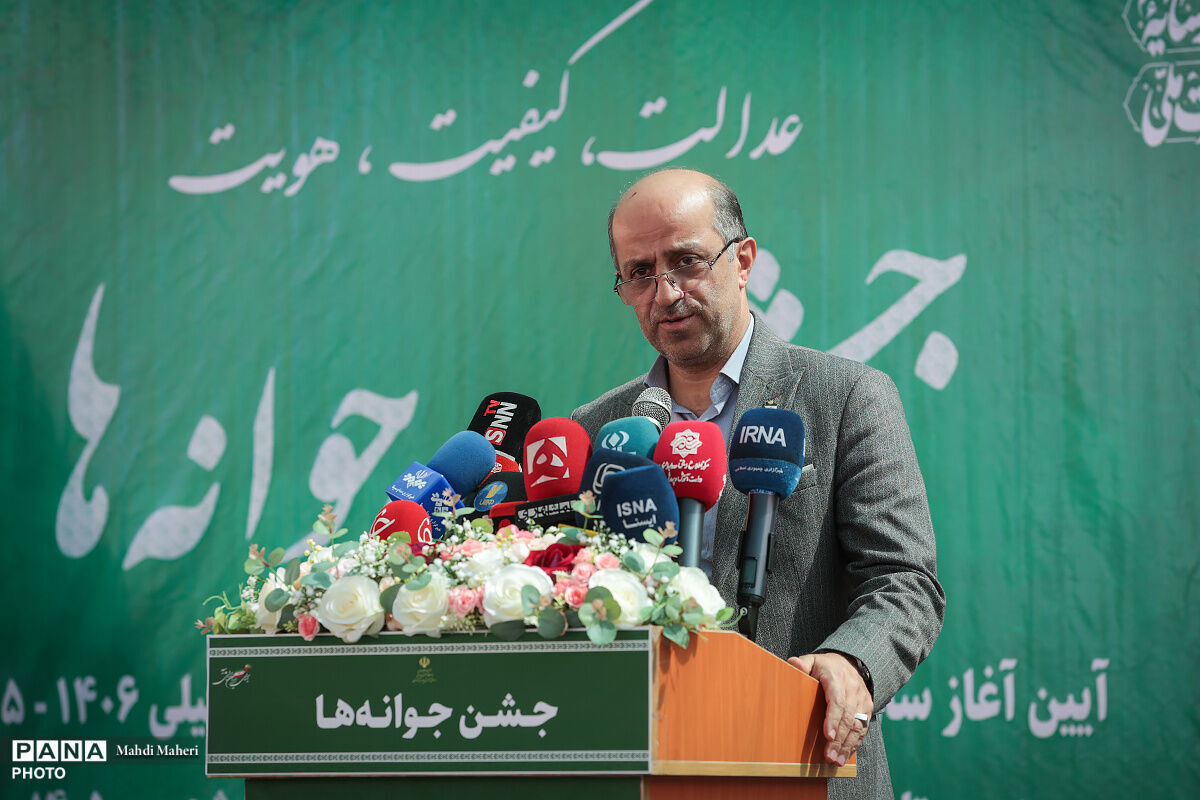 بیش از یک میلیون و ۳۰۰ هزار دانش‌آموز پایه هفتم سال تحصیلی را آغاز کردند