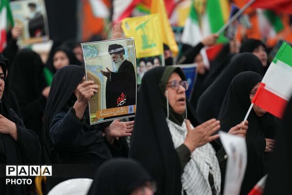 اجتماع بانوان انقلابی به مناسبت چهلم قائد امت و شهدای میناب در مسجد جمکران 