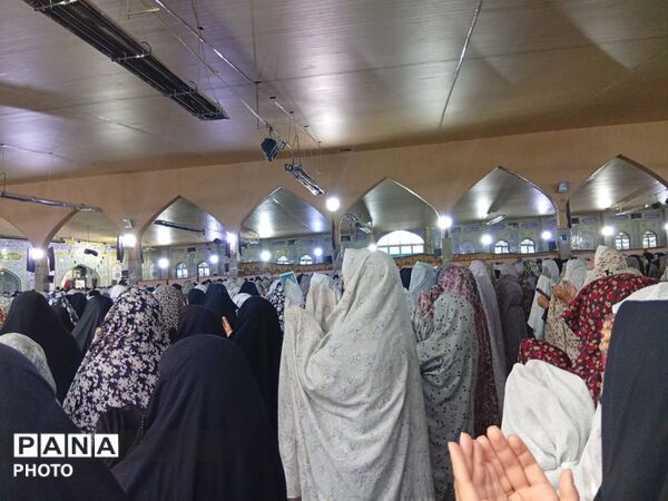 اقامه نماز عید فطر در یاسوج مصلی امام خمینی (ره)