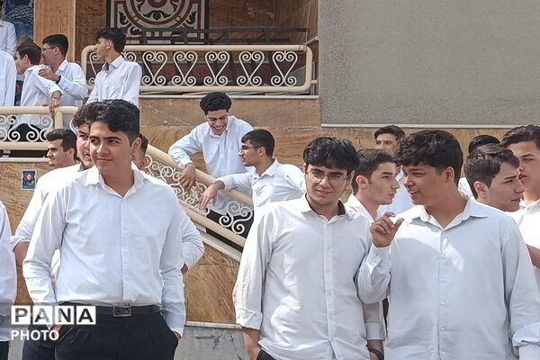 رقابت پرهیجان طناب‌کشی در بهارستان دو