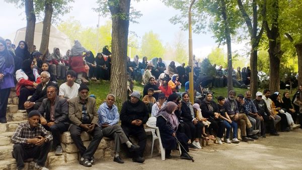 پیاده‌روی خانوادگی بروجنی‌ها