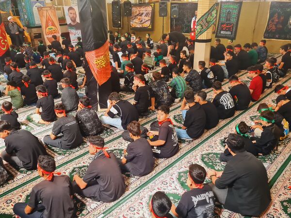 تجدید بیعت دانش‌آموزان ابهری با آرمان‌های عاشورا در سوگواره «احلی من العسل»