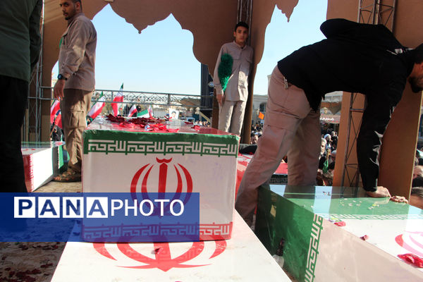 آیین تشییع لاله‌های فاطمی در قم