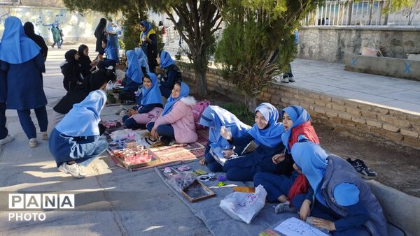 بازارچه دانش آموزی در مدرسه فرهنگ سردار شهید عبدی خلیل آباد