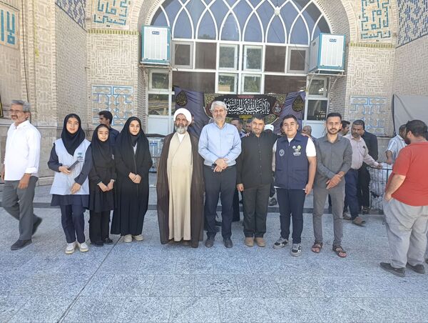 حضور دانش‌آموز خبرنگاران پانا در نماز جمعه به مناسبت روز خبرنگار