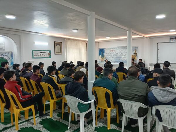 جلسه تجربه گردانی با قبول شدگان کنکور سراسری در دبیرستان نمونه آیت‌الله خامنه‌ای