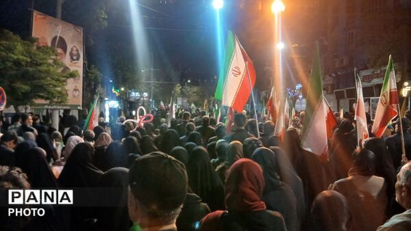 در سپیدای تاریکی ، مردم فریاد روشنی زدند