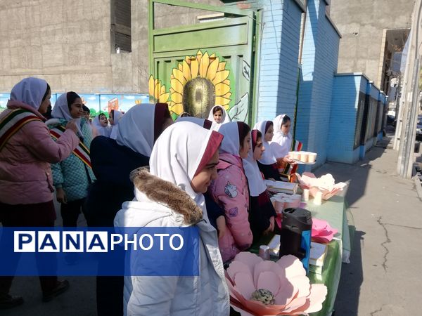 موکب دانش‌آموزی مدرسه ۲۲ بهمن به‌مناسبت ولادت حضرت مهدی (عج)