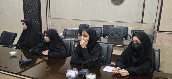 نشست مدیر آموزش‌ و پرورش با اعضای شورای دانش‌آموزی متوسطه اول
