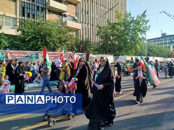 راهپیمایی 10 کیلومتری تهران به مناسبت عید غدیر و مقاومت در برابر تهدیدات دشمن