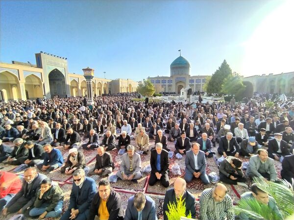 نماز عید سعید فطر در شهرستان کاشمر