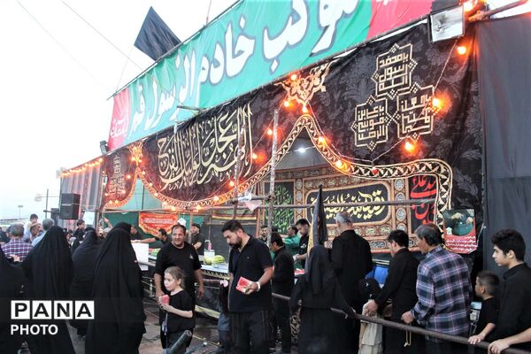 حضور دلدادگان اربعین حسینی(ع) در طریق المهدی(عج) مسجد جمکران