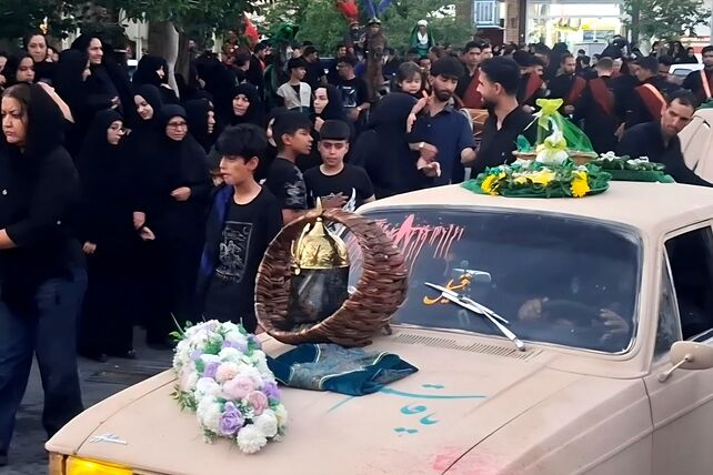 نوجوانان عاشورایی کوهپایه هم‌نوا با کاروان کربلا در «احلی من العسل»