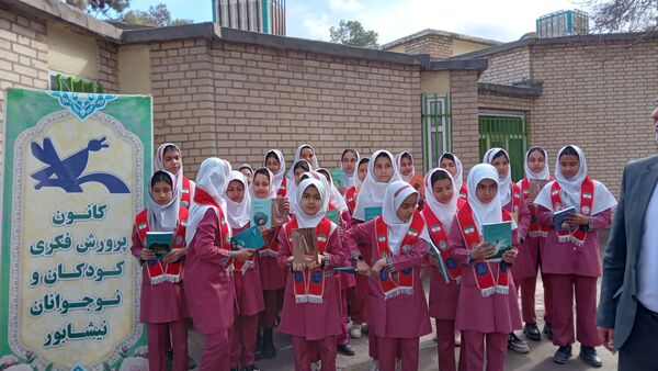 افتتاح کتابخانه سیار روستایی شماره۲ نیشابور باحضورپیشتازان سازمان دانش آموزی درمراسم