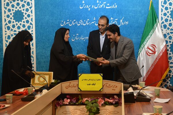 تقدیر از برگزیدگان لیگ جت در سالن فرهنگ بهارستان‌دو
