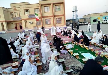 محفل انس با قرآن و ضیافت افطار در دبستان دخترانه کامران شهرستان جم 
