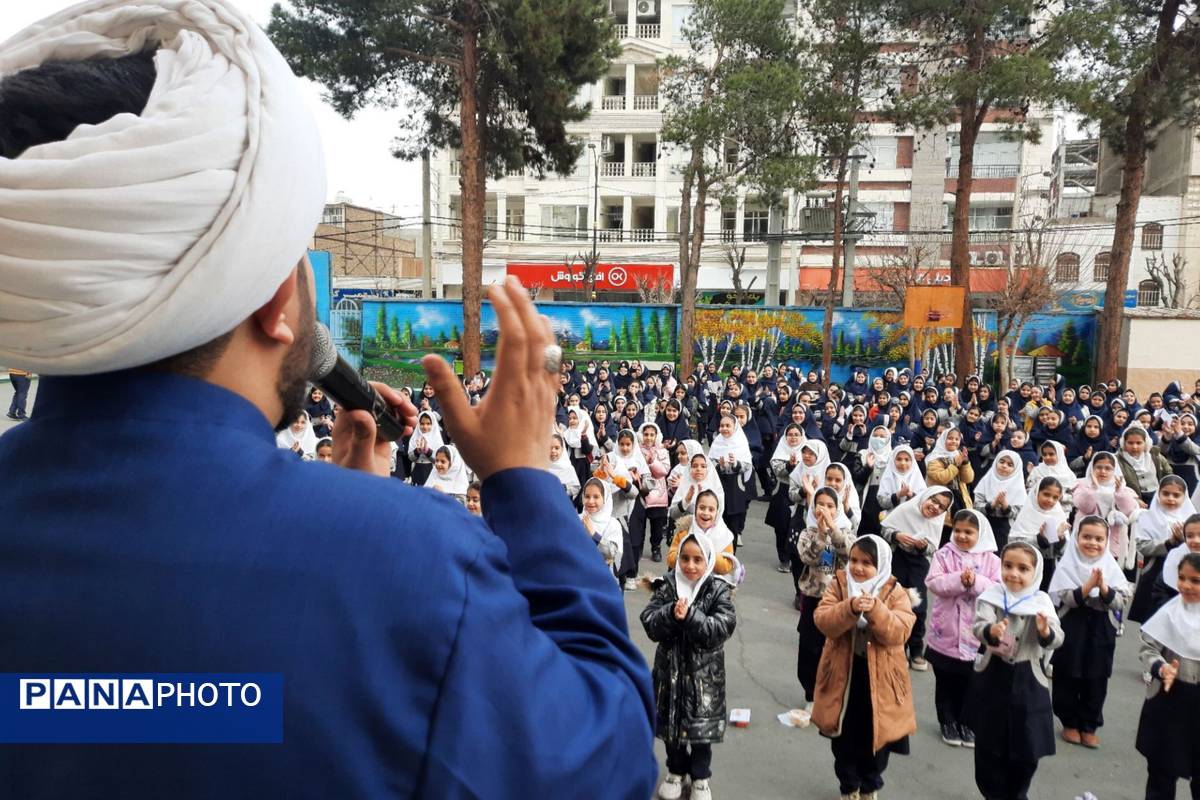 جشن ولادت حضرت قائم(عج) در مدرسه17 شهریور 