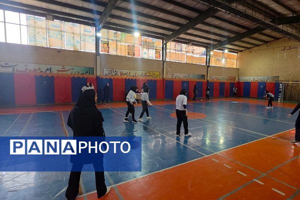 مسابقات ورزشی بین مدرسه‌ای در رباط‌کریم