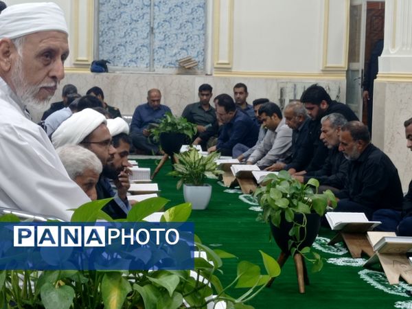 برگزاری محفل انس با قرآن‌کریم در بندرخمیر به نیابت از شهدای‌ خدمت
