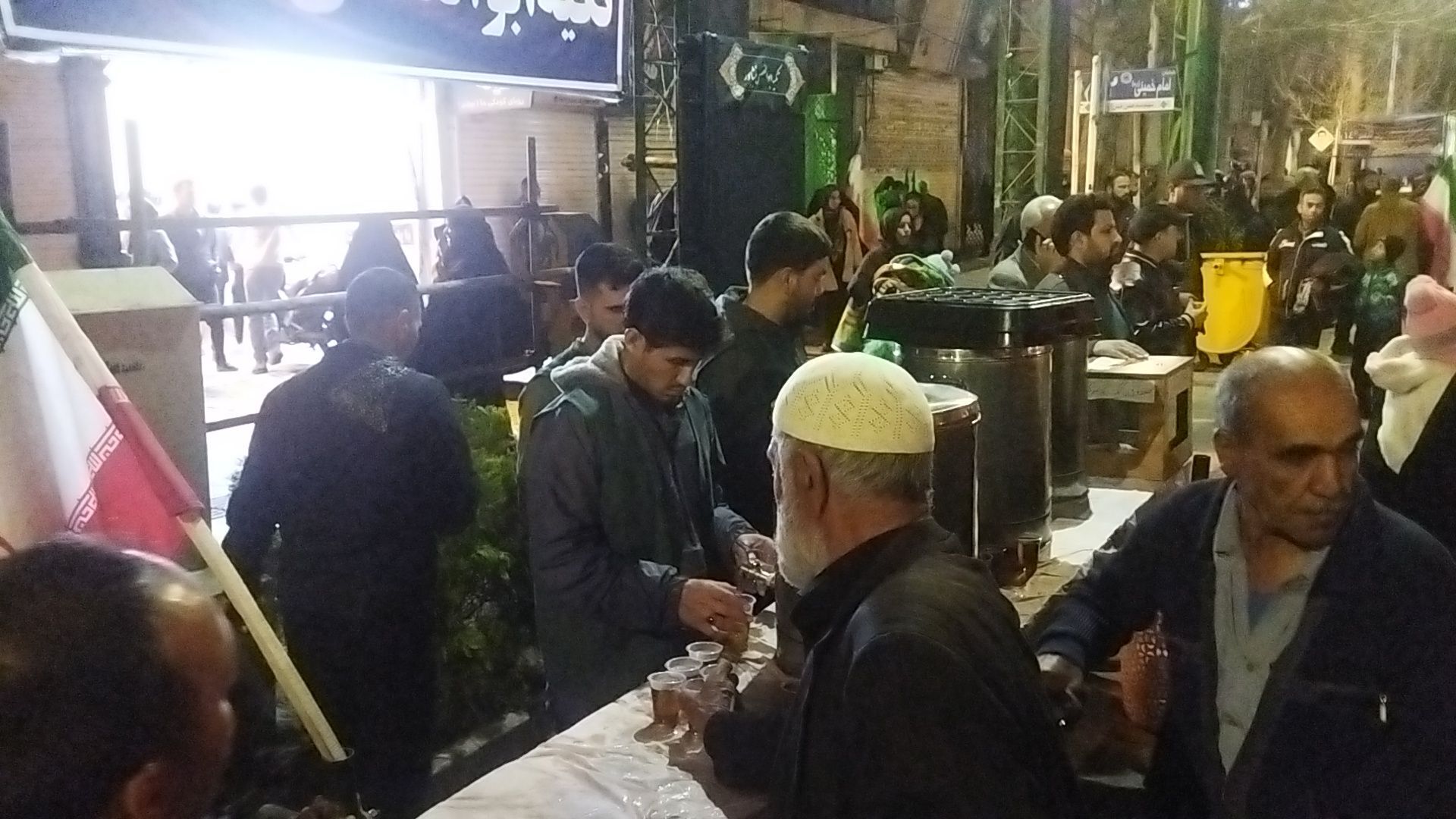گذری بر فعالیت موکب مردمی شهید مصطفی صدر زاده در بیست و دومین شب از اجتماعات مردمی 