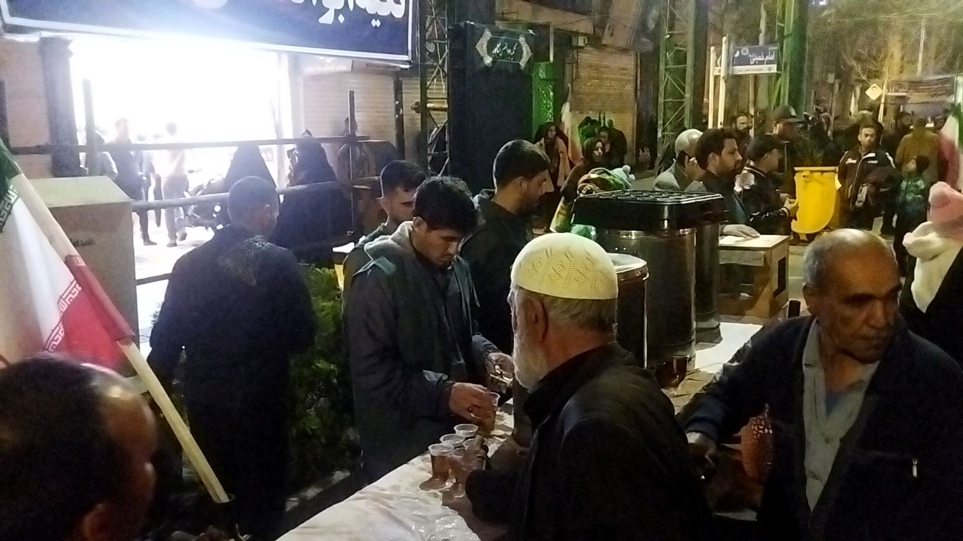 گذری بر فعالیت موکب مردمی شهید مصطفی صدر زاده در بیست و دومین شب از اجتماعات مردمی 