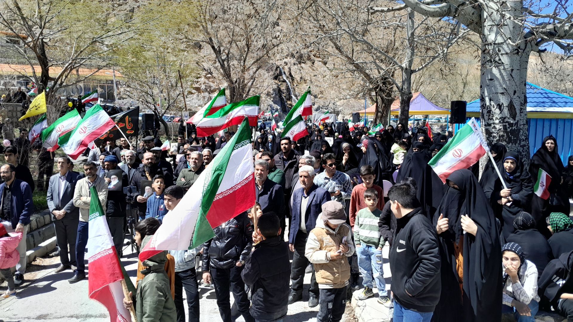 مراسم استغاثه به امام زمان (عج) به همراه آتش زدن بت بعل در گرداب شهر بن