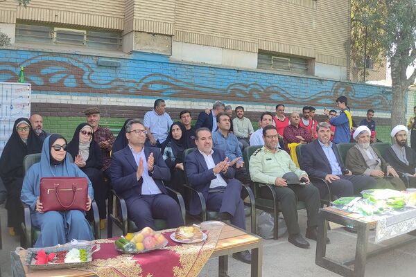 برگزاری مراسم افتتاحیه زمین چمن مصنوعی در دبیرستان شاهد علامه طباطبایی ناحیه دو شهرری 